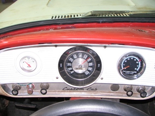 I like the tach being on the dash